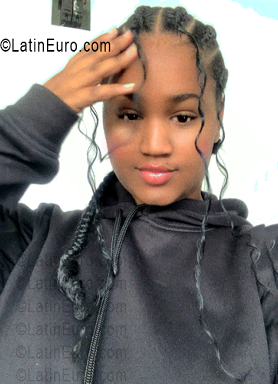 Date this athletic Dominican Republic girl Hillarys from Moca DO55887