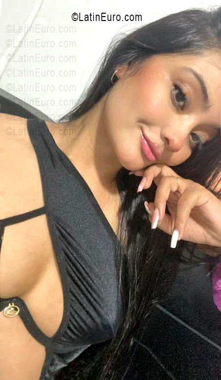 Date this stunning Colombia girl Yurli from Bucaramanga CO33574
