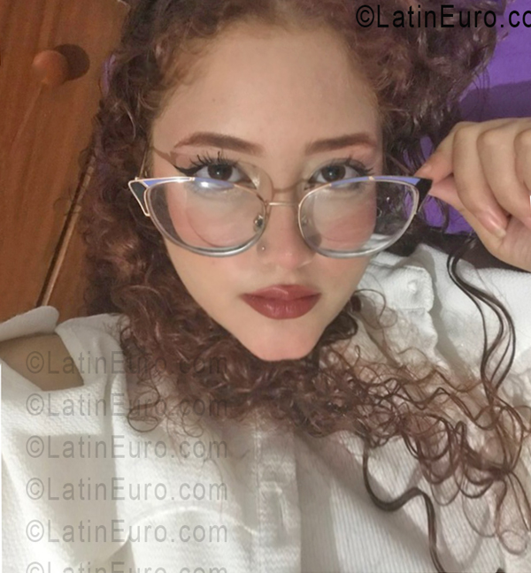 Date this good-looking Colombia girl Valentina from Cartagena CO33595