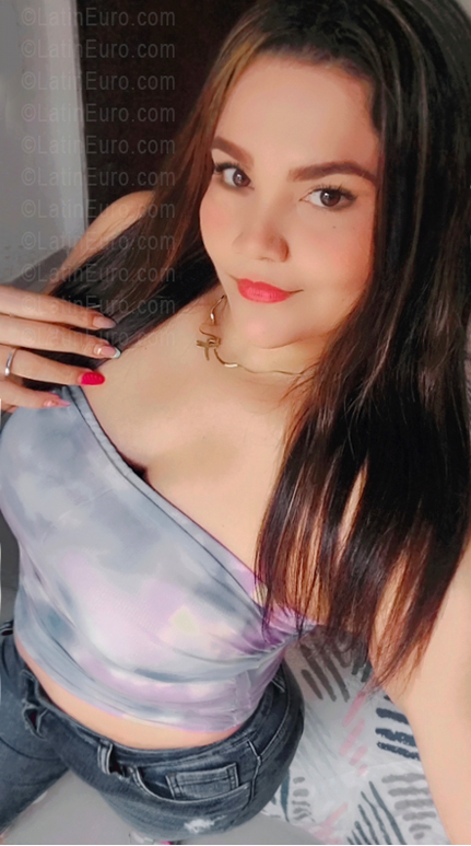 Date this happy Colombia girl Mati from Sahagun CO33601