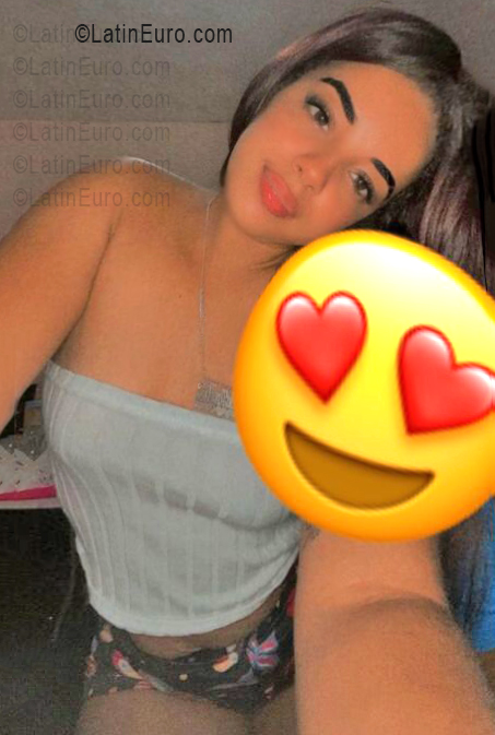 Date this passionate Dominican Republic girl Anglica from Santo Domingo DO55961