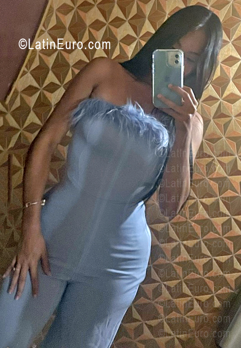Date this stunning Dominican Republic girl Frankelia from Santo Domingo DO55964
