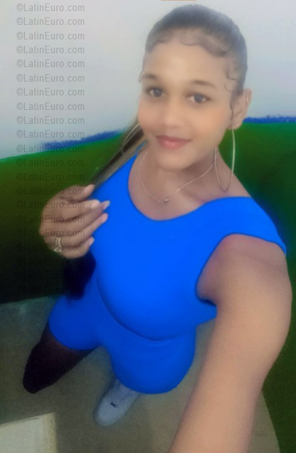Date this beautiful Dominican Republic girl Rosi from Santo Domingo DO55970