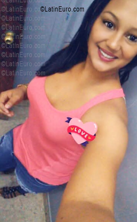 Date this sultry Dominican Republic girl Jasmin from Santiago DO55979