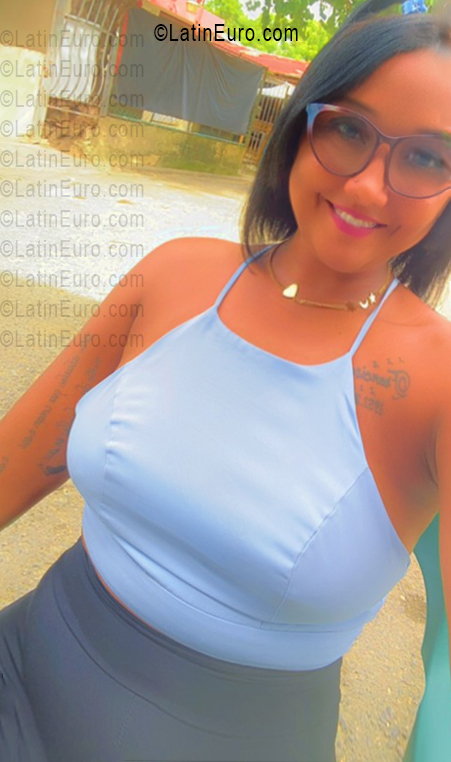 Date this foxy Dominican Republic girl Indebel from Puerto Plata DO56024