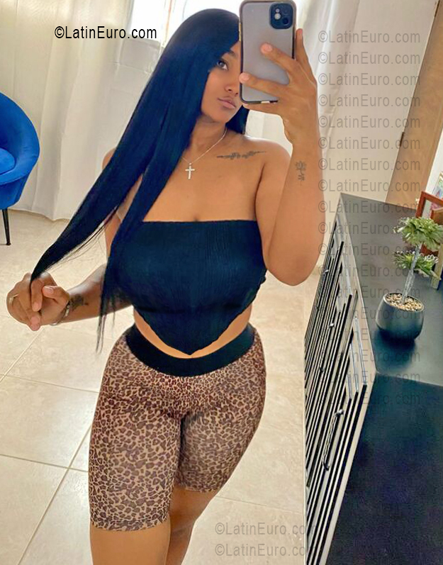 Date this pretty Dominican Republic girl Debie from Santiago DO56026