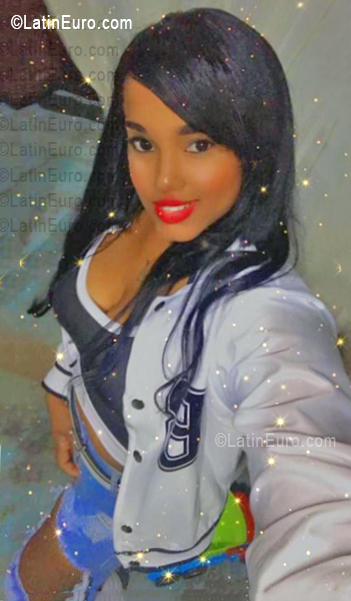 Date this gorgeous Dominican Republic girl Geidy from Santo Domingo DO56054