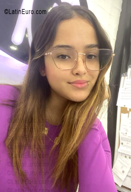 Date this gorgeous Venezuela girl Arianna from Zulia VE5413