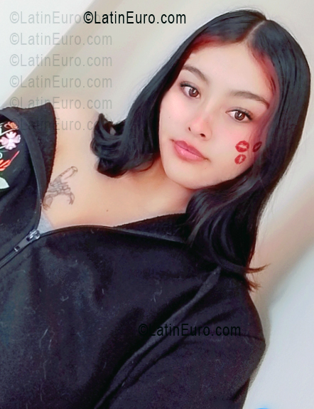 Date this happy Peru girl Zaida from Lima PE2156