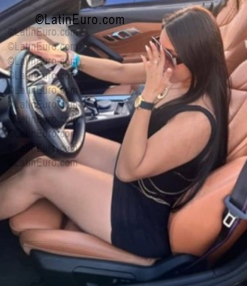 Date this stunning Venezuela girl Aleska from Caracas VE5429