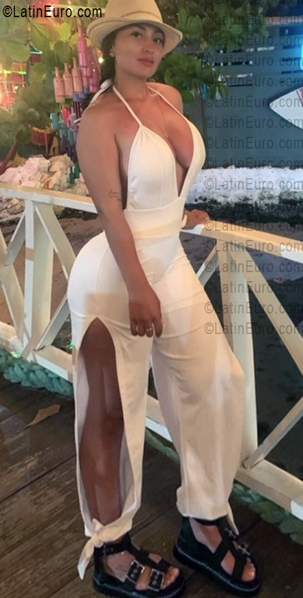 Date this cute Colombia girl Lizeth from Cali CO33643