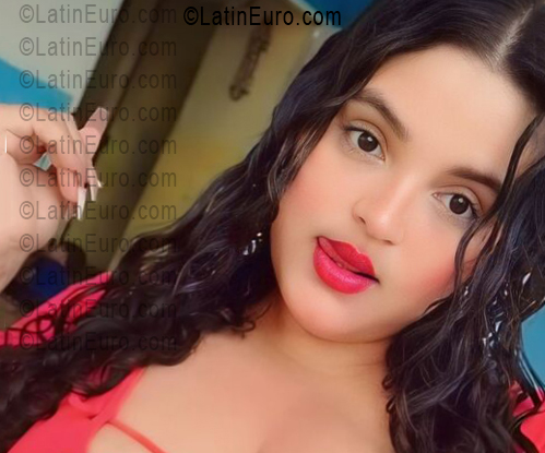 Date this voluptuous Venezuela girl Alejandra from Caracas VE5437