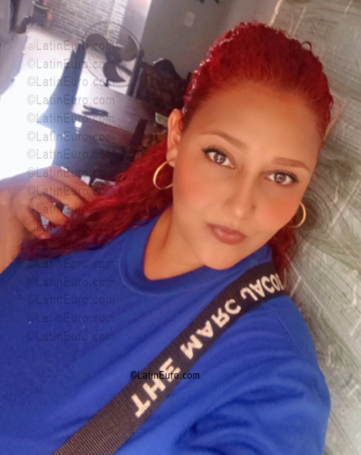 Date this sultry Venezuela girl YORLENYS from Caracas VE5441