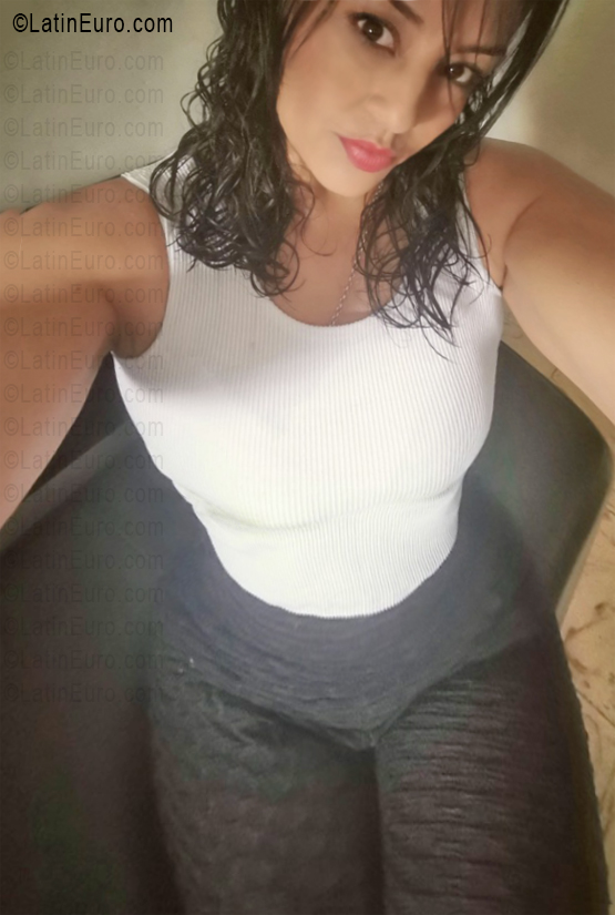 Date this stunning Colombia girl Ana from Cali CO33659