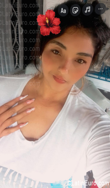 Date this fun Colombia girl Kelly from Medellin CO33668