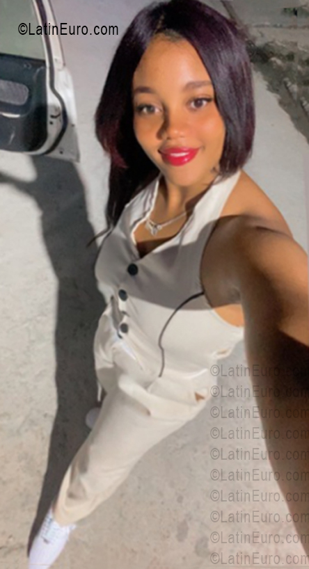 Date this funny Dominican Republic girl Crisnabel from Santo Domingo DO56265
