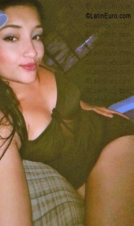 Date this attractive Venezuela girl Emely from Maturin VE5596