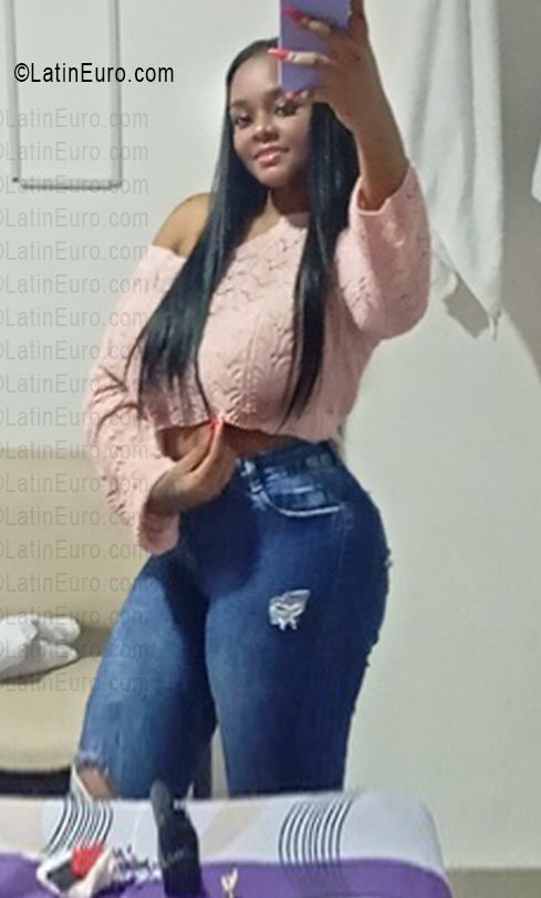 Date this sultry Colombia girl Tatiana from Cali CO33711