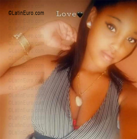 Date this stunning Dominican Republic girl Vale from Higuey DO56335