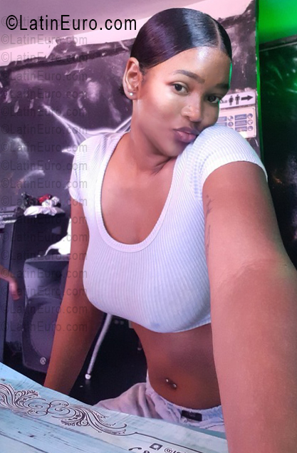 Date this hard body Dominican Republic girl Ema from Santo Domingo DO56346