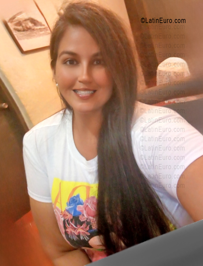 Date this sensual Venezuela girl Mariana from Venezuela VE5647