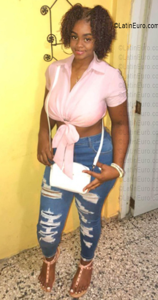 Date this hot Dominican Republic girl Coraima from Santo Domingo DO56358