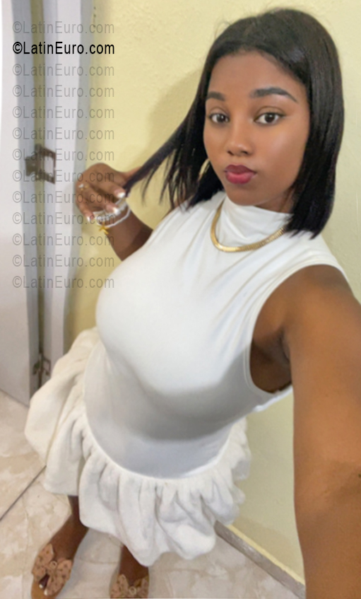 Date this hard body Dominican Republic girl Cynthia from La Romana DO56377