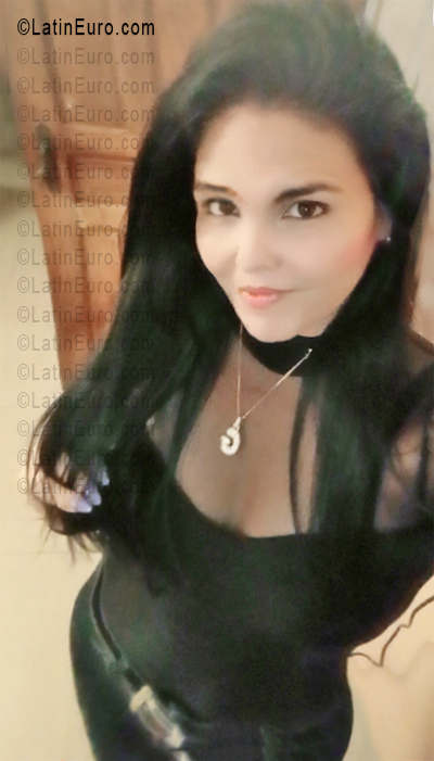 Date this good-looking Venezuela girl Giulia from Maracay VE5665