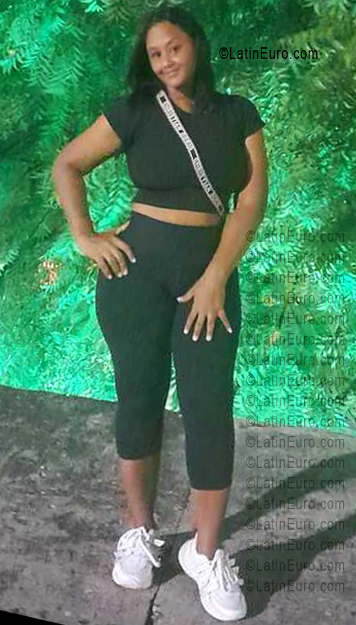 Date this happy Colombia girl Leonela from Cartagena CO33748