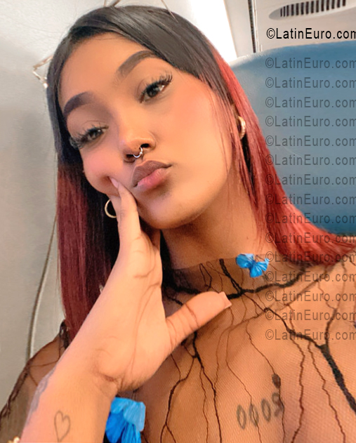 Date this athletic Dominican Republic girl Walkis from Santiago DO56444