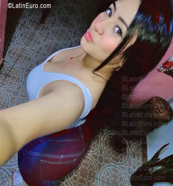 Date this hot Venezuela girl Yosmar from Caracas VE5686