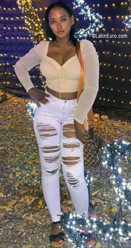 Date this foxy Dominican Republic girl Claudia from Santo Domingo DO56479