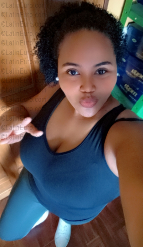 Date this hot Venezuela girl Nairelis from Bolivar VE5700