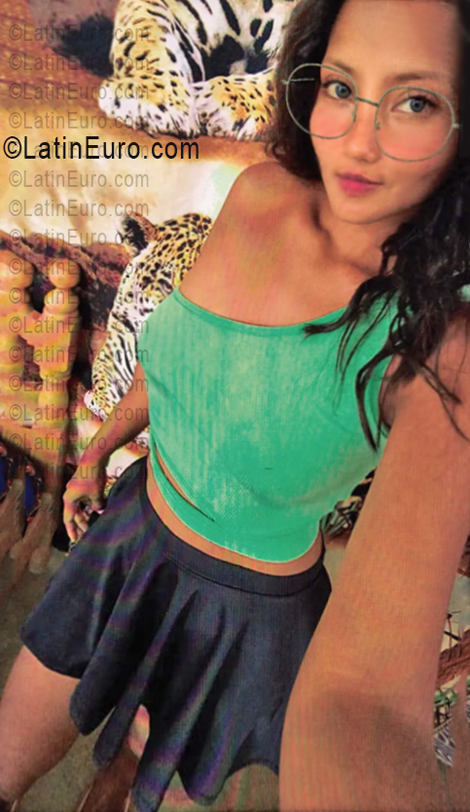 Date this hard body Ecuador girl Valeria from Portoviejo EC1146