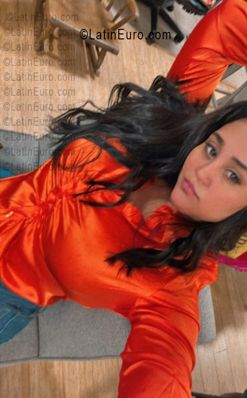 Date this nice looking Dominican Republic girl Elizabeth from Santo Domingo DO56535