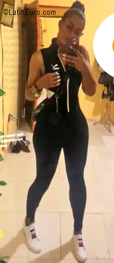 Date this foxy Dominican Republic girl Daniela from Barahona DO56595