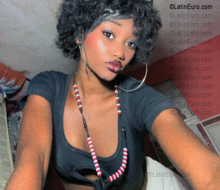 Date this pretty Dominican Republic girl Melany from Romana DO56623