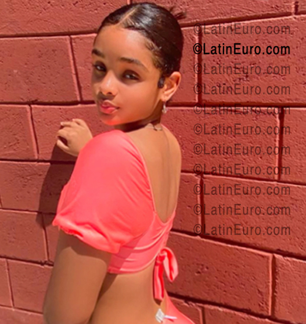 Date this nice looking Dominican Republic girl Aleysha from Santiago DO56645