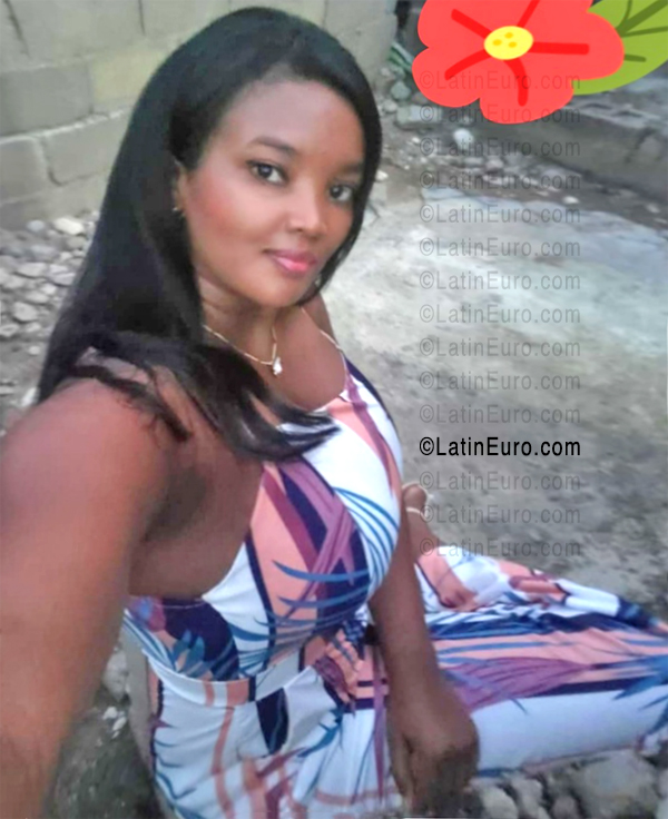 Date this delightful Dominican Republic girl Valeryn from Santo Domingo DO56646