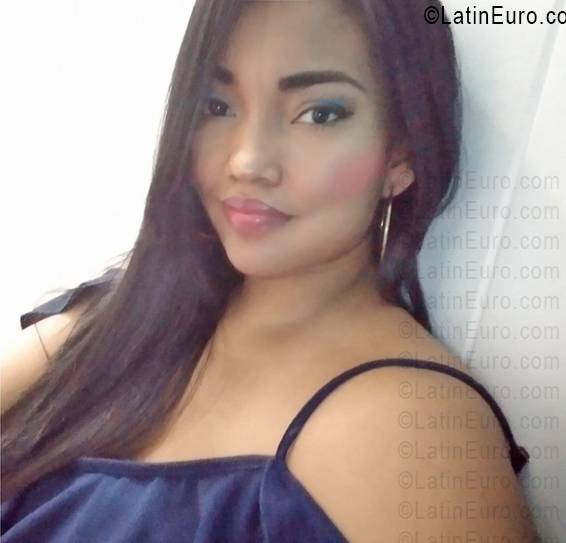 Date this lovely Colombia girl Desireth from Sabaneta CO33782