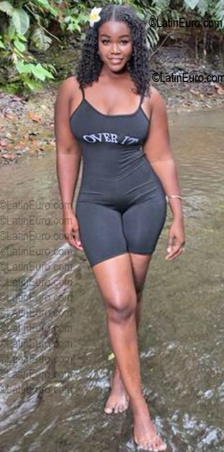 Date this hard body Ecuador girl Narcisa from Esmeraldas EC1147