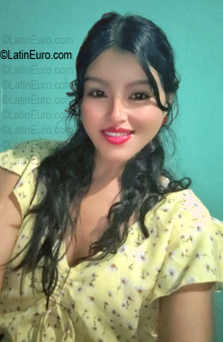 Date this sultry Honduras girl Evelin from San Pedro Sula HN3010