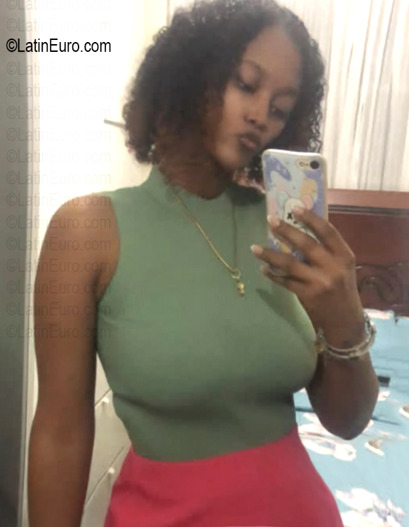 Date this attractive Dominican Republic girl Laura Mara from Santo Domingo DO56746
