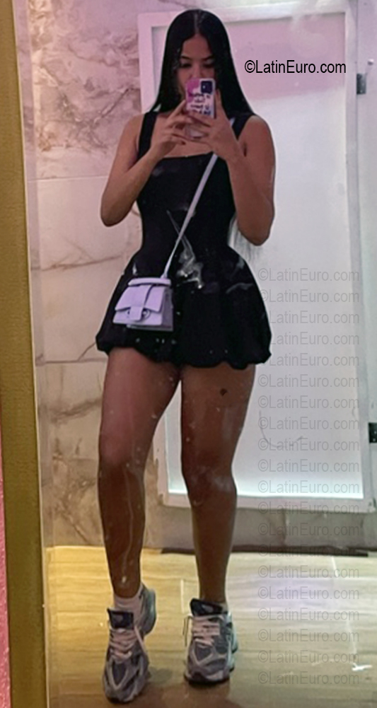 Date this beautiful Dominican Republic girl Esca from La Altagracia DO56753