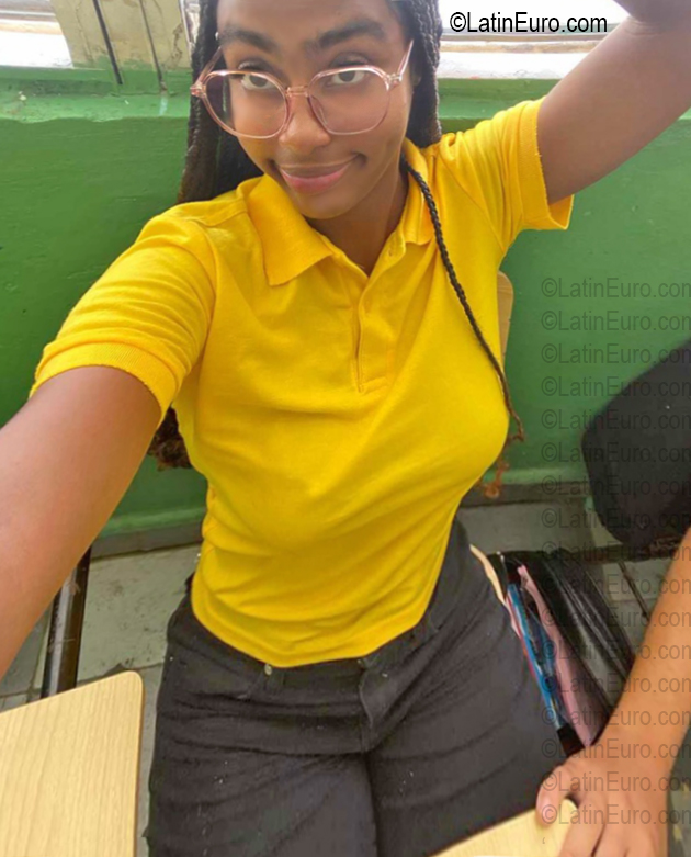 Date this foxy Dominican Republic girl Luz from La Altagracia DO56780