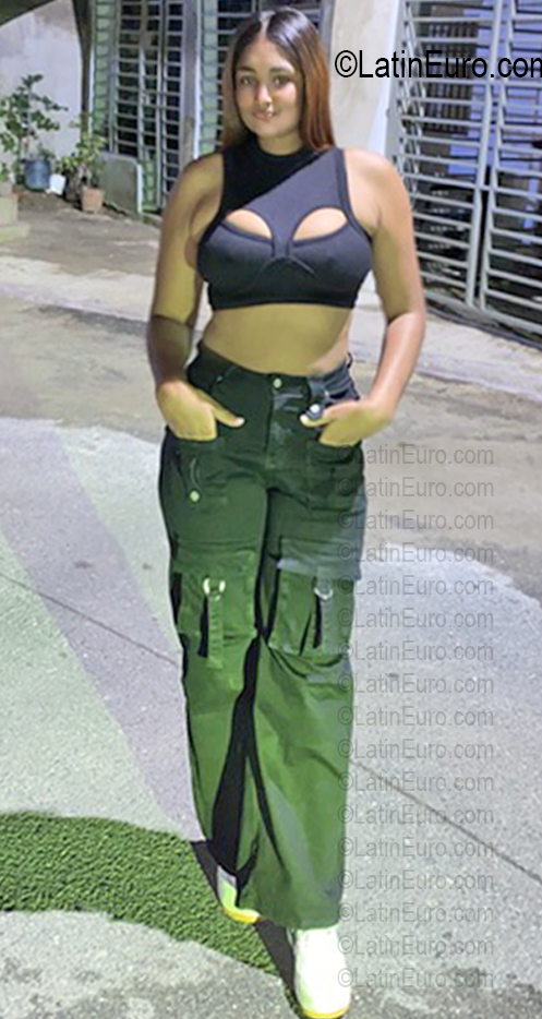 Date this stunning Dominican Republic girl Sanairy from Santo Domingo DO56792