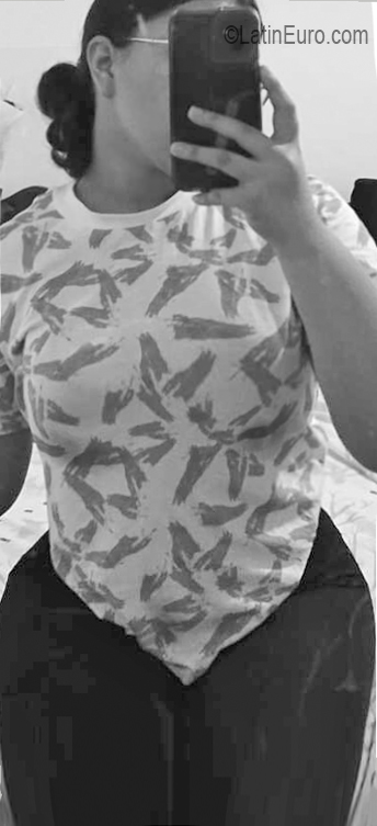 Date this nice looking Honduras girl Mara from Tegucigalpa HN3017