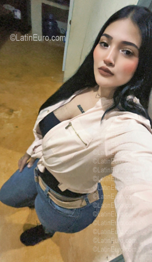 Date this sensual Dominican Republic girl Estrella from Santiago DO56834