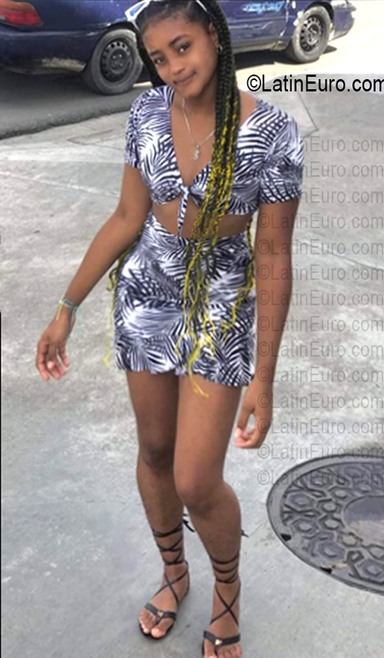 Date this cute Dominican Republic girl Genesis from Santo Domingo DO56852