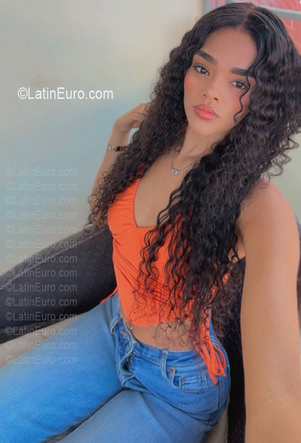 Date this exotic Dominican Republic girl Julis from Santo Domingo DO56913
